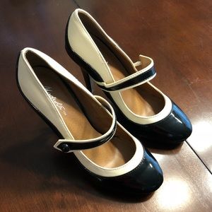 Modesta Black and White retro heels. Size 8.5